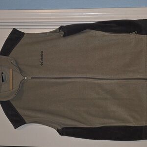 Columbia Men's Tan And Brown Vest
